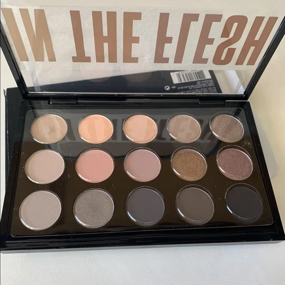 MAC EyeShadow x 15 Colors In The Flesh Palette 19.5 g/0.68 oz Full Size - Picture 3 of 5
